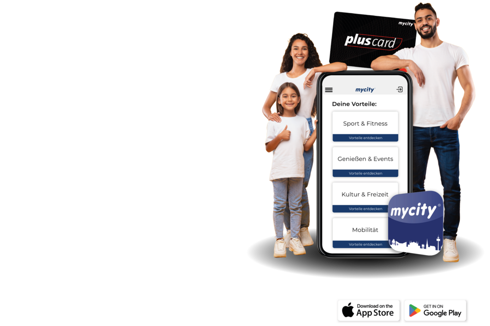 Eine Familie steht neben einem lebensgroßen Handy auf dem die Vorteile der mycity Pluscard in Kategorien gelistet sind, das Kind macht den Daumen hoch move. Darüber der Pluscard Schriftzug.