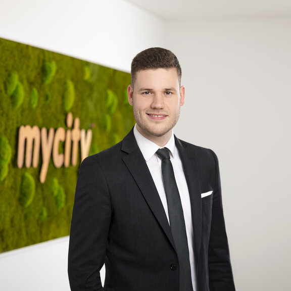 Portrait von Leif Jannis Röttger, Prokurist und Leitung IT, Marketing und Unternehmenskommunikation, Beschaffungs- und Portfoliomanagement