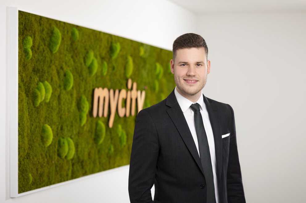 Portrait von Leif Jannis Röttger, Prokurist und Leitung IT, Marketing und Unternehmenskommunikation, Beschaffungs- und Portfoliomanagement