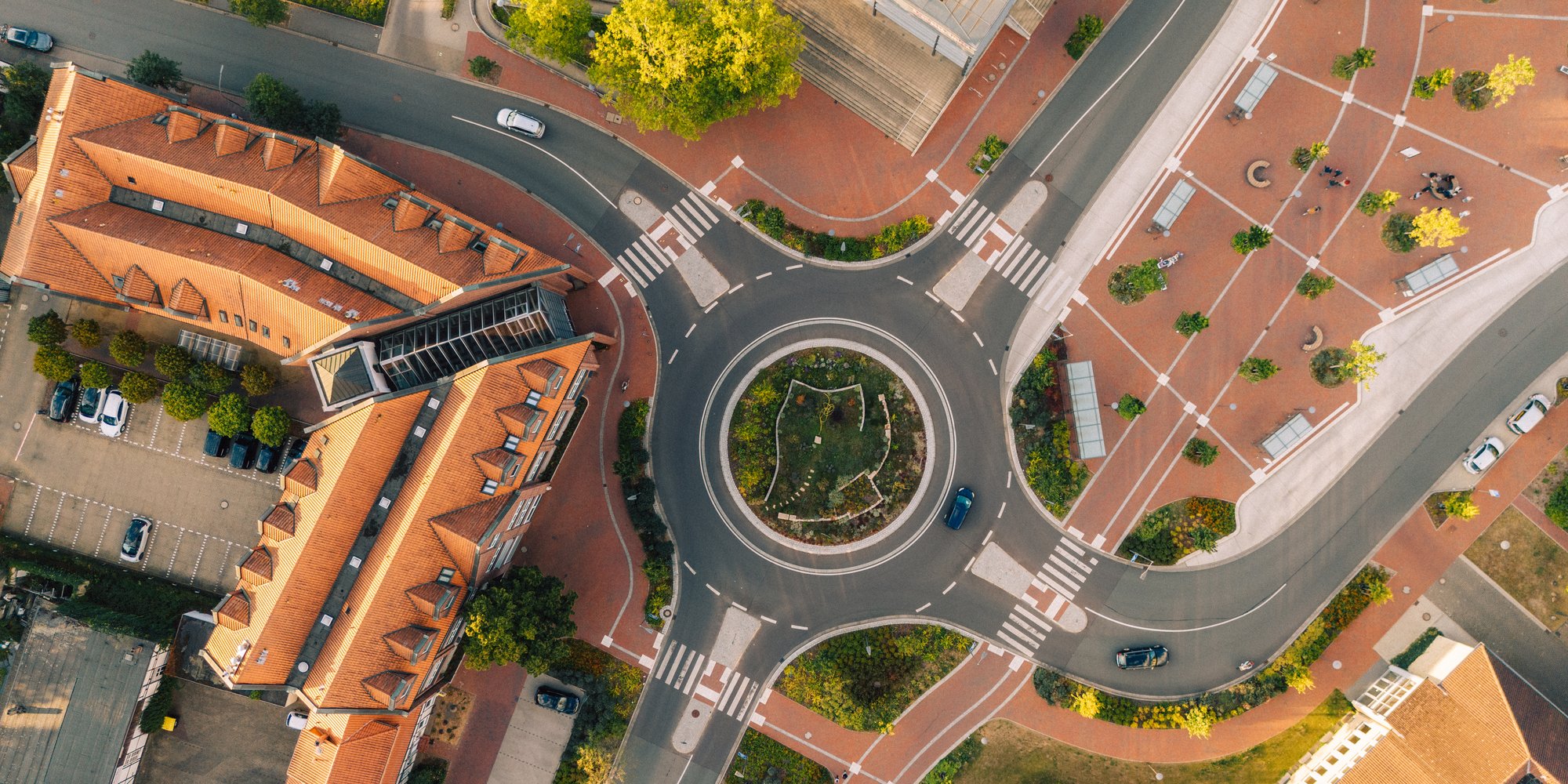 Luftaufnahme vom Kreisverkehr am Rathaus in Uelzen