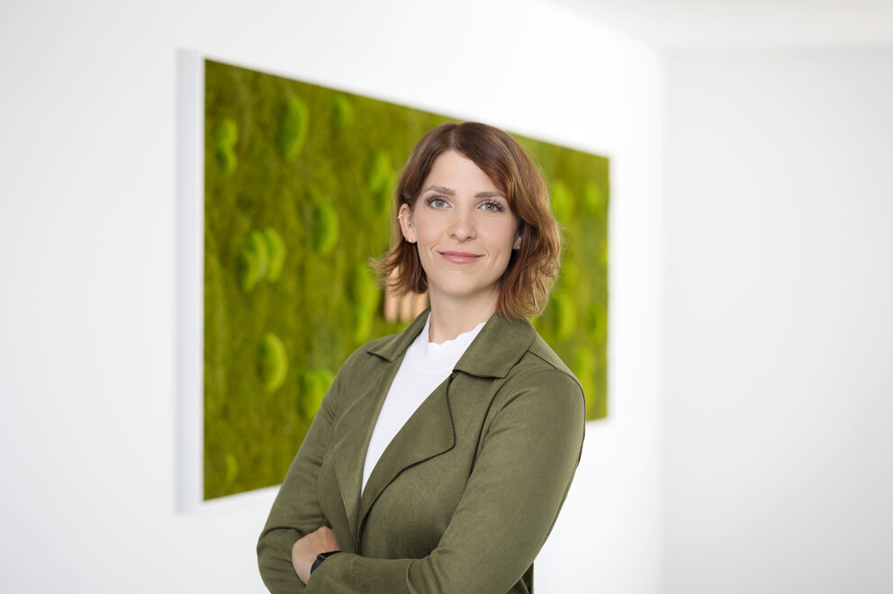 Portrait von Alina Hermstrüwer, Leitung BADUE