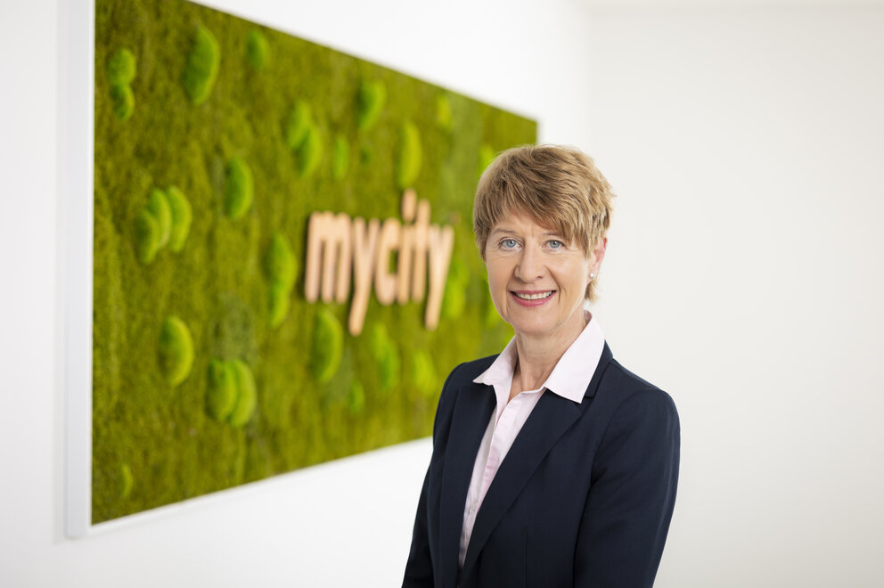 Portrait von Andrea Bäcker, Sekretariat