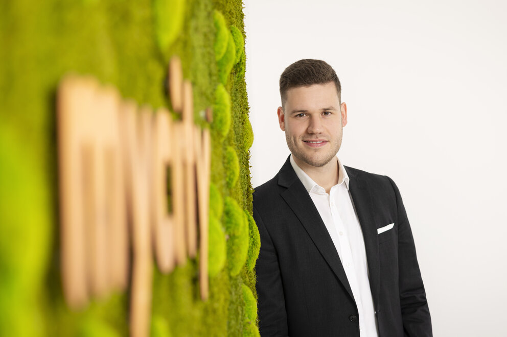 Portrait von Leif Jannis Röttger, Prokurist und Leitung IT, Marketing und Unternehmenskommunikation, Beschaffungs- und Portfoliomanagement